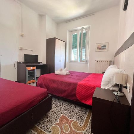 Hotel Monique Noli Kültér fotó
