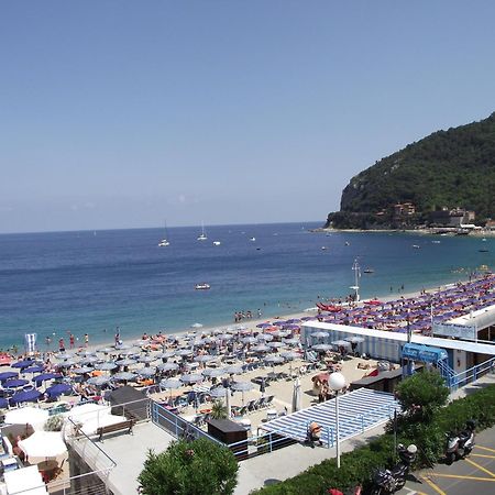 Hotel Monique Noli Kültér fotó