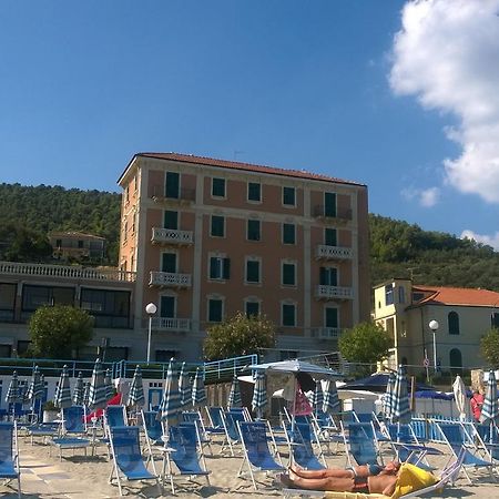 Hotel Monique Noli Kültér fotó