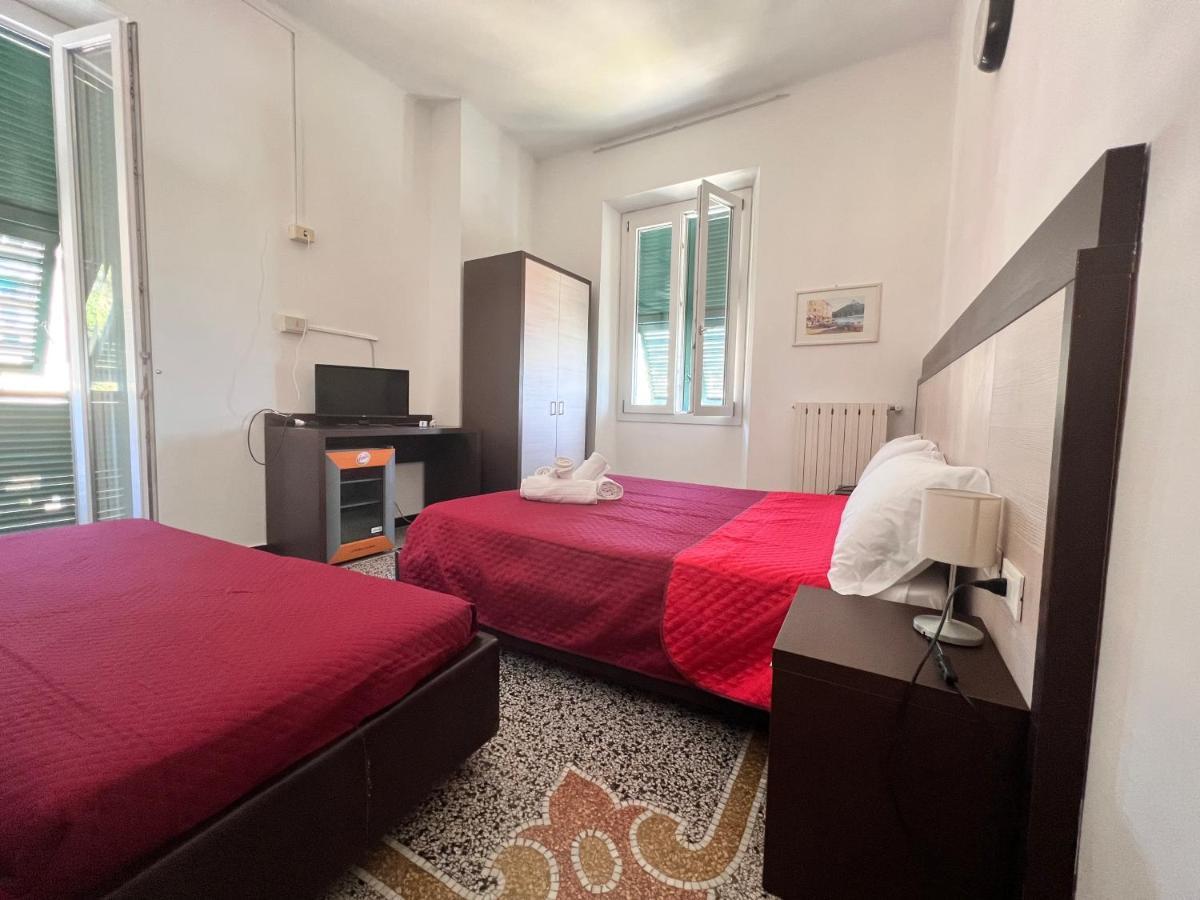 Hotel Monique Noli Kültér fotó