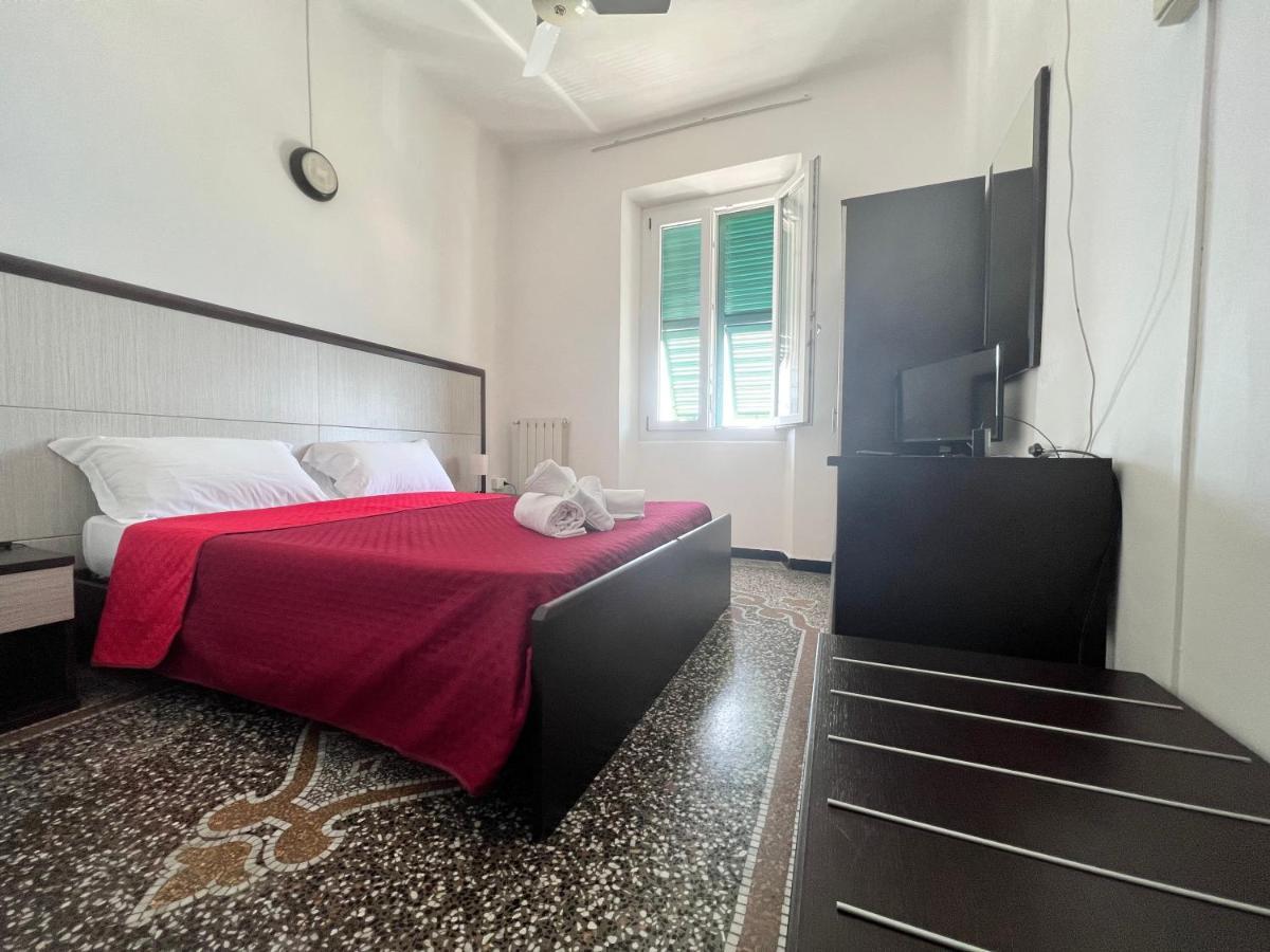 Hotel Monique Noli Kültér fotó