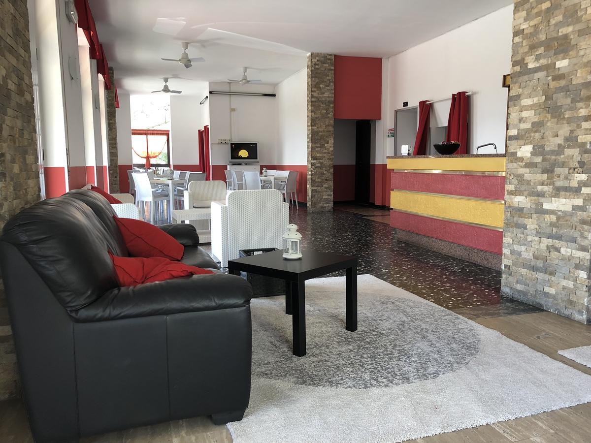 Hotel Monique Noli Kültér fotó