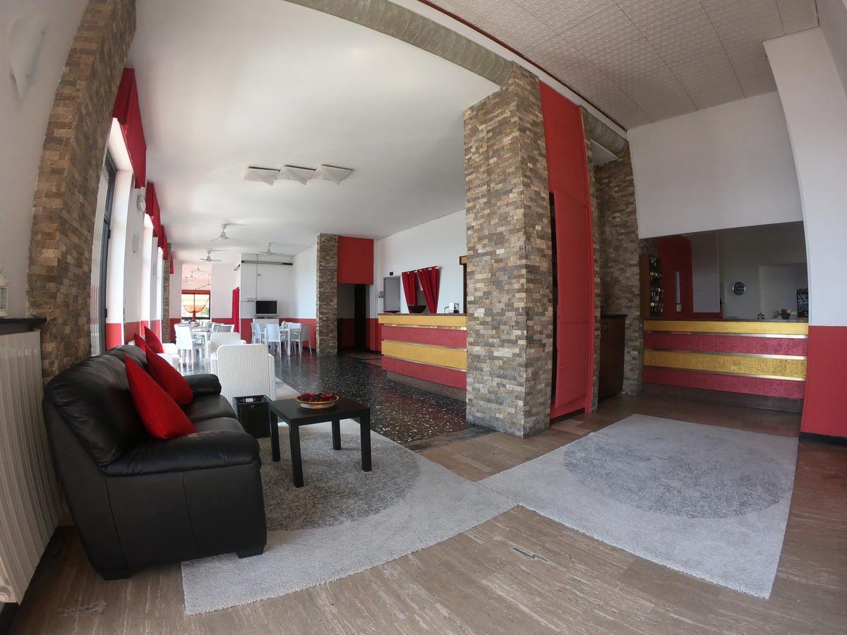 Hotel Monique Noli Kültér fotó