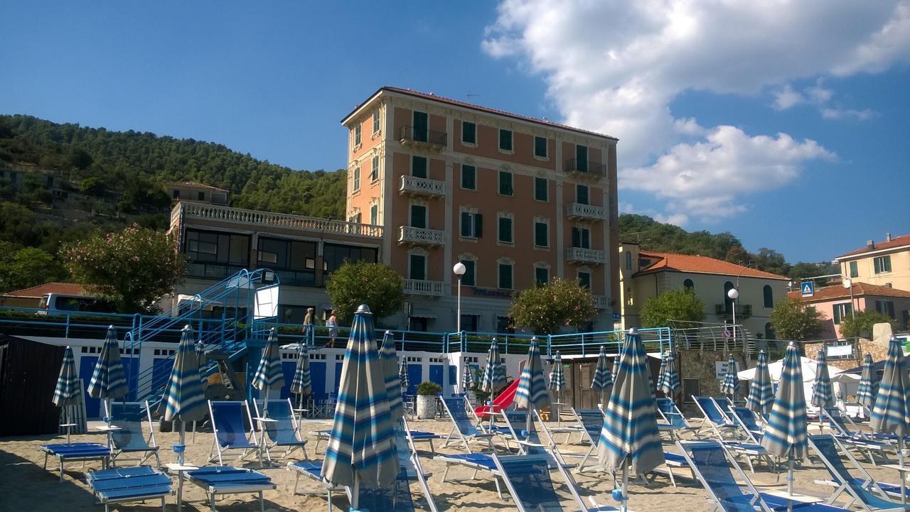 Hotel Monique Noli Kültér fotó